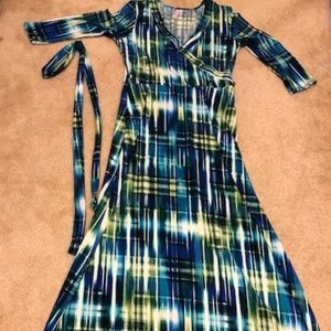 Beautiful maxi dress with tie. Worn once in Miami.